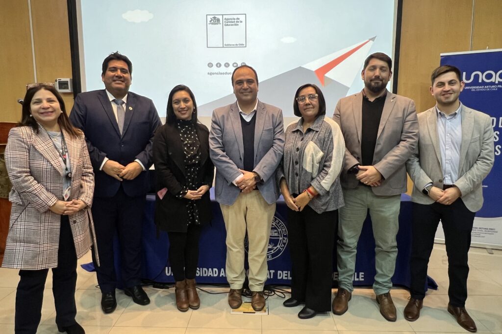 Agencia de Calidad y Universidad Arturo Prat fortalecen la formación docente en Iquique
