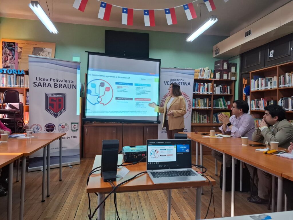 Agencia y SLEP Magallanes impulsan taller para la modalidad de Educación de Personas Jóvenes y Adultas