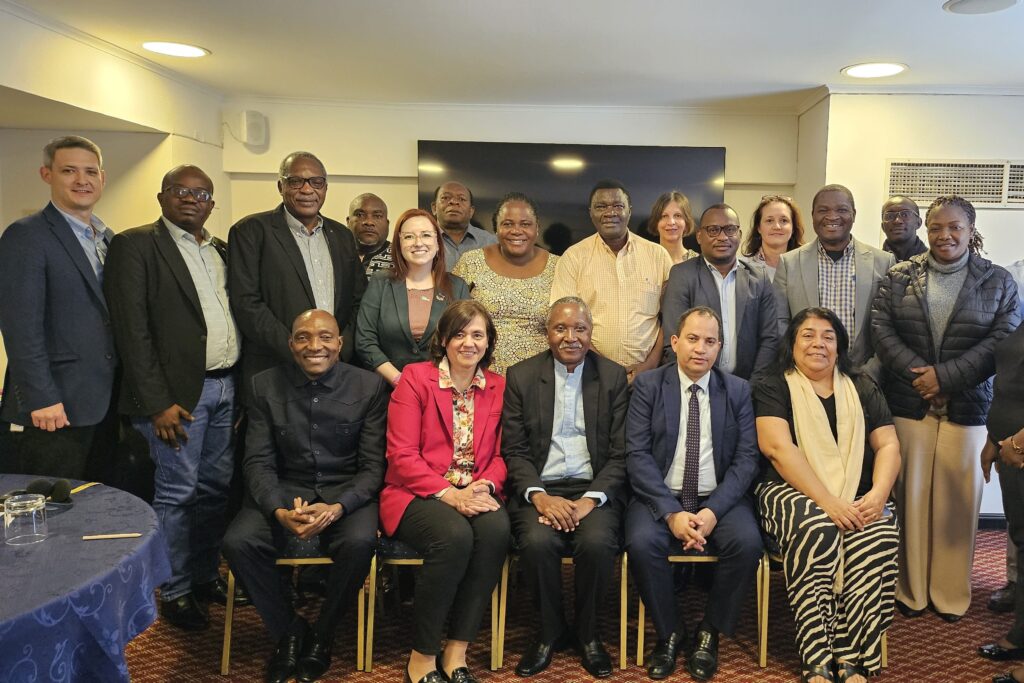 Delegación de Tanzania conoce experiencias chilenas en evaluación y uso de datos educativos por parte de la Agencia