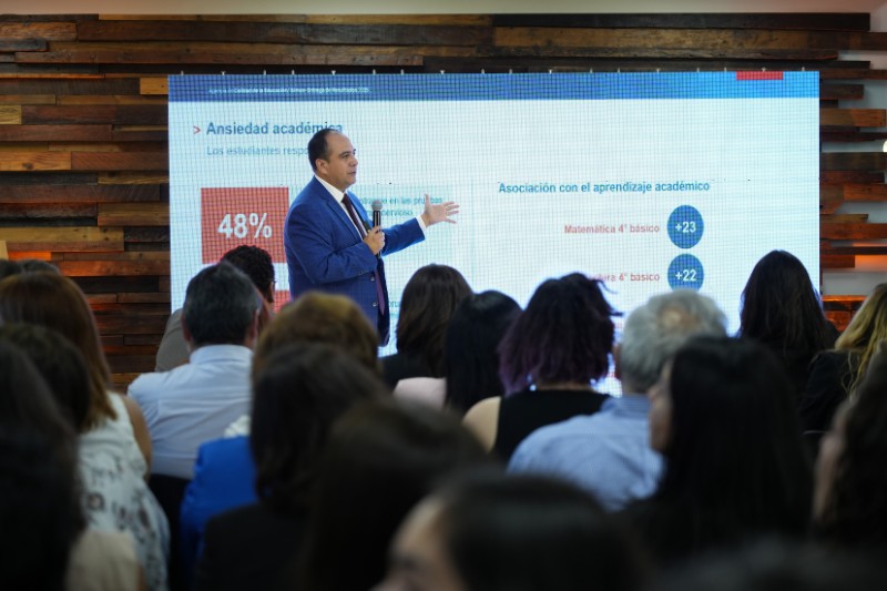 Ansiedad académica marca el Simce 2025: colegios que la reducen logran hasta 23 puntos más en Matemática en un sistema que se mantiene estable